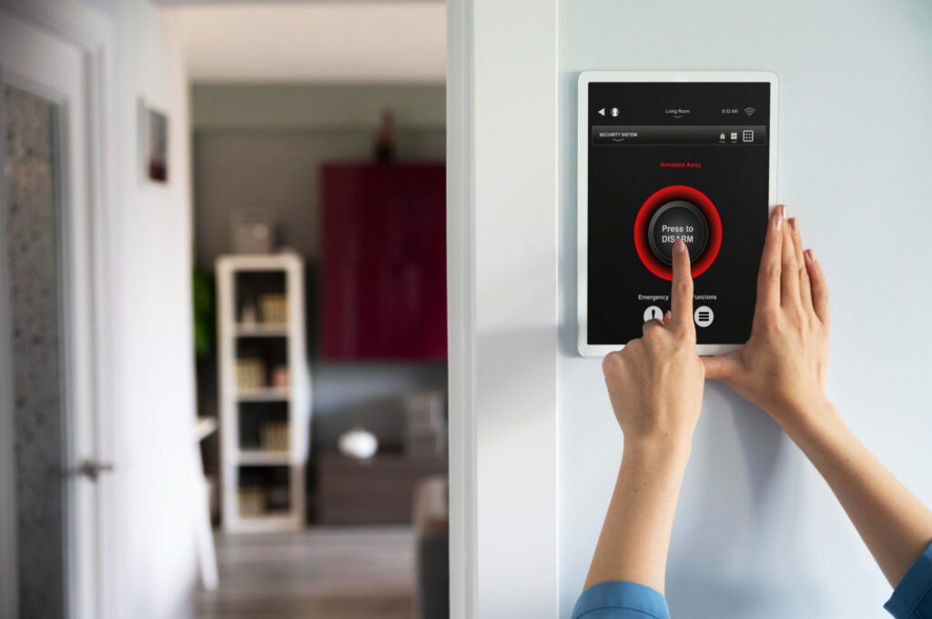 Utilisation d’un système de sécurité avec serrure connectée à Paris depuis une tablette murale
