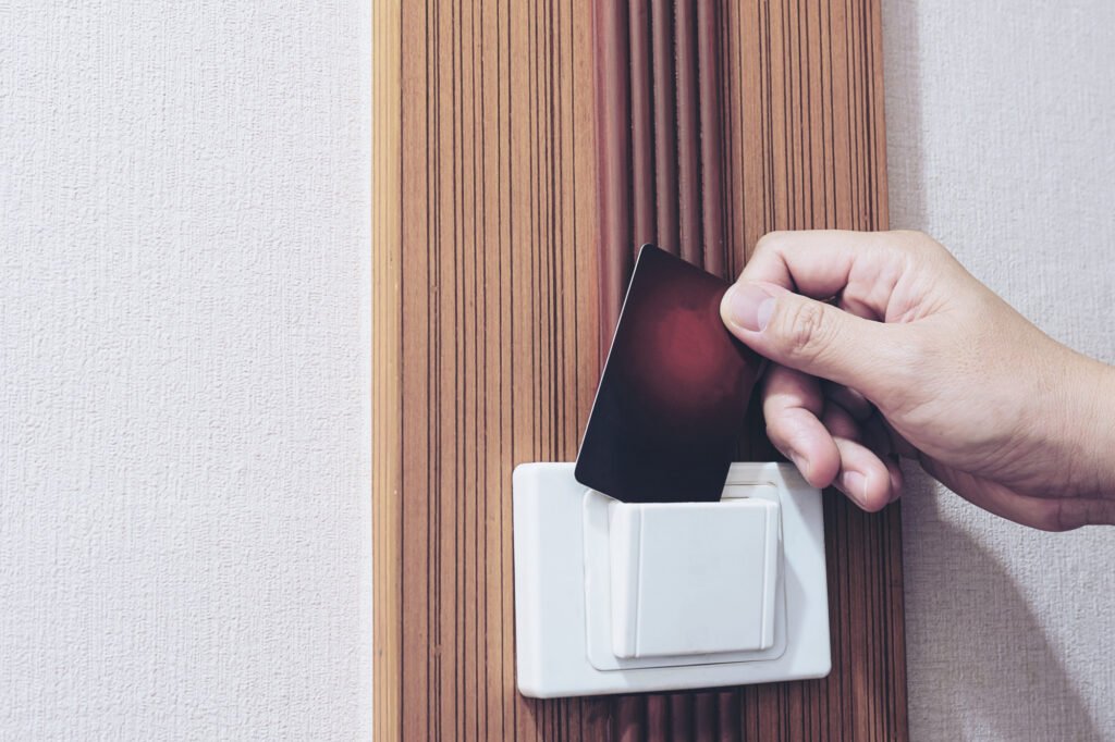 installation serrure connectée avec carte d’accès RFID pour ouverture sécurisée