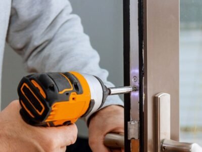 locksmith-in-installing-new-house-door-lock-hand-h-XVHVTG4-1-e1646968099939-800x800